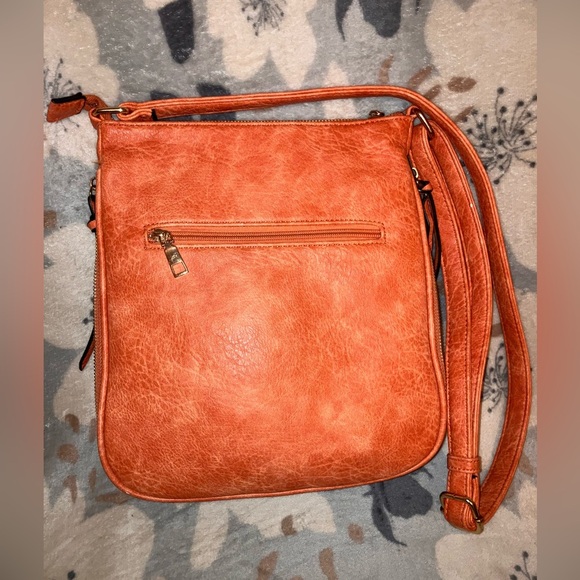 Mia K Expandable Leather Crossbody bag - Picture 2 of 10